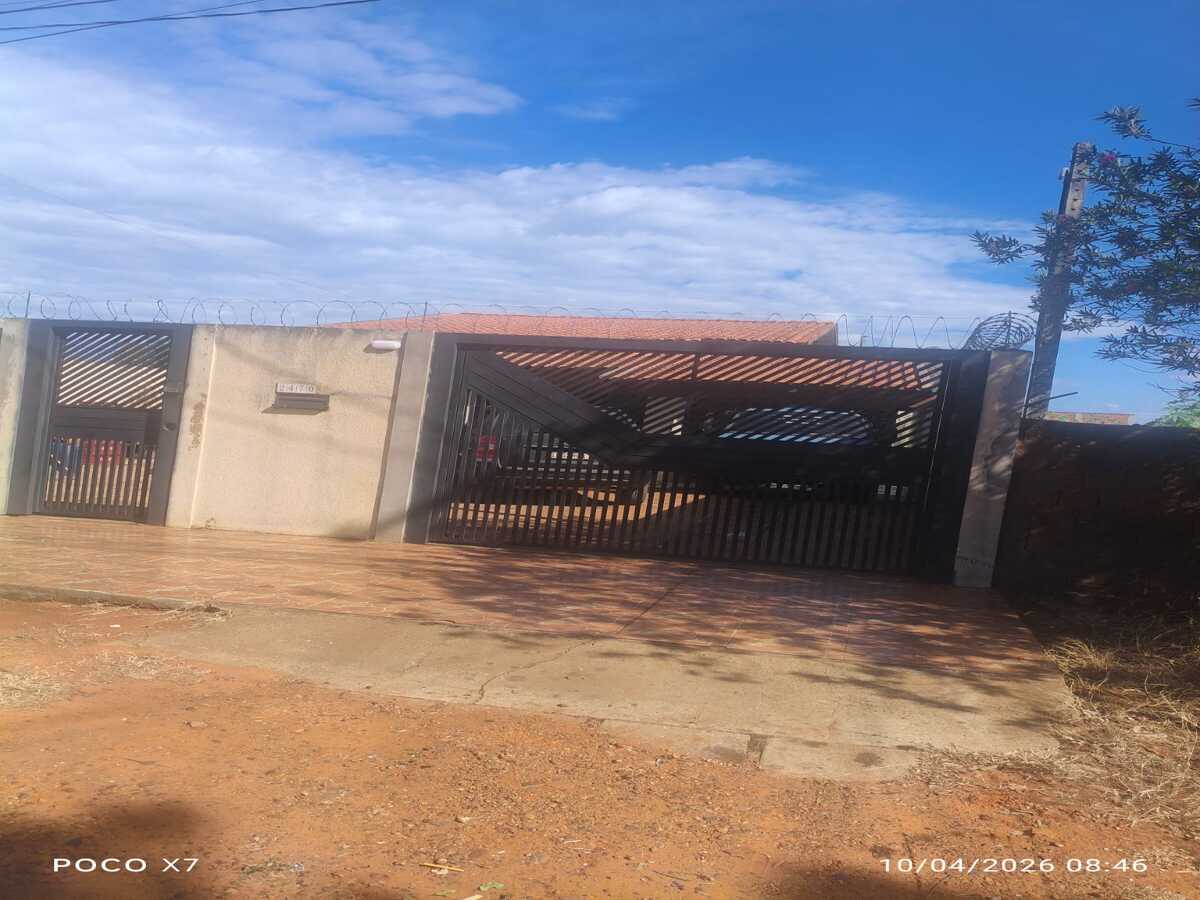 Visão de frente da casa