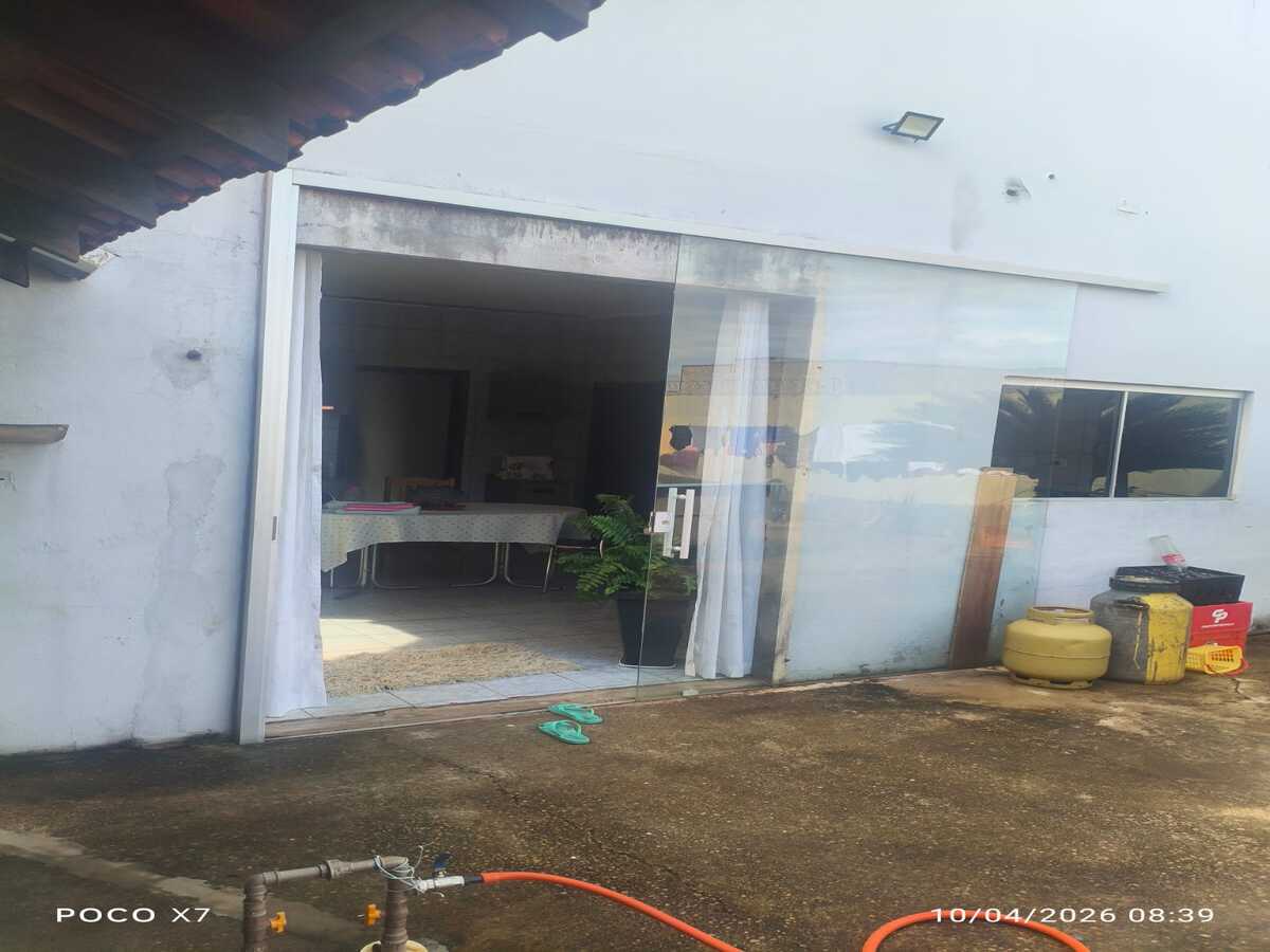 Visão da casa a partir do quintal